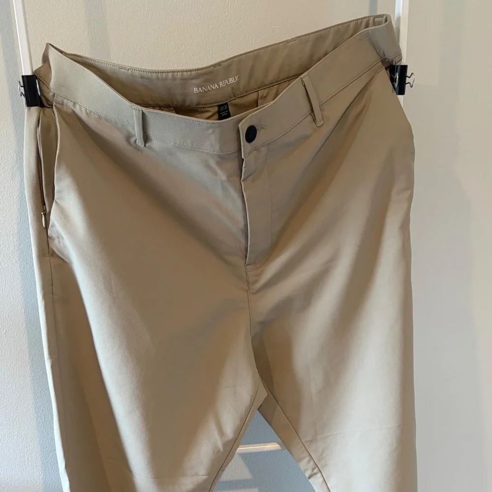 Banana Republic Performance Chinos Mens 38x30 Khaki Tan Stretch Golf Casual Pant